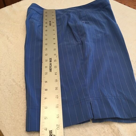 Izod blue white pinstripes size 10 stretch shorts - Picture 3 of 6